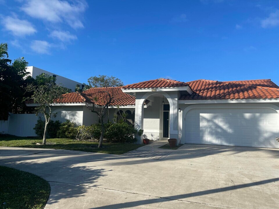 875 NW 4th Ave in Boca Raton, FL - Foto de edificio