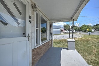 109 Bettie St in Johnson City, TN - Building Photo - Building Photo