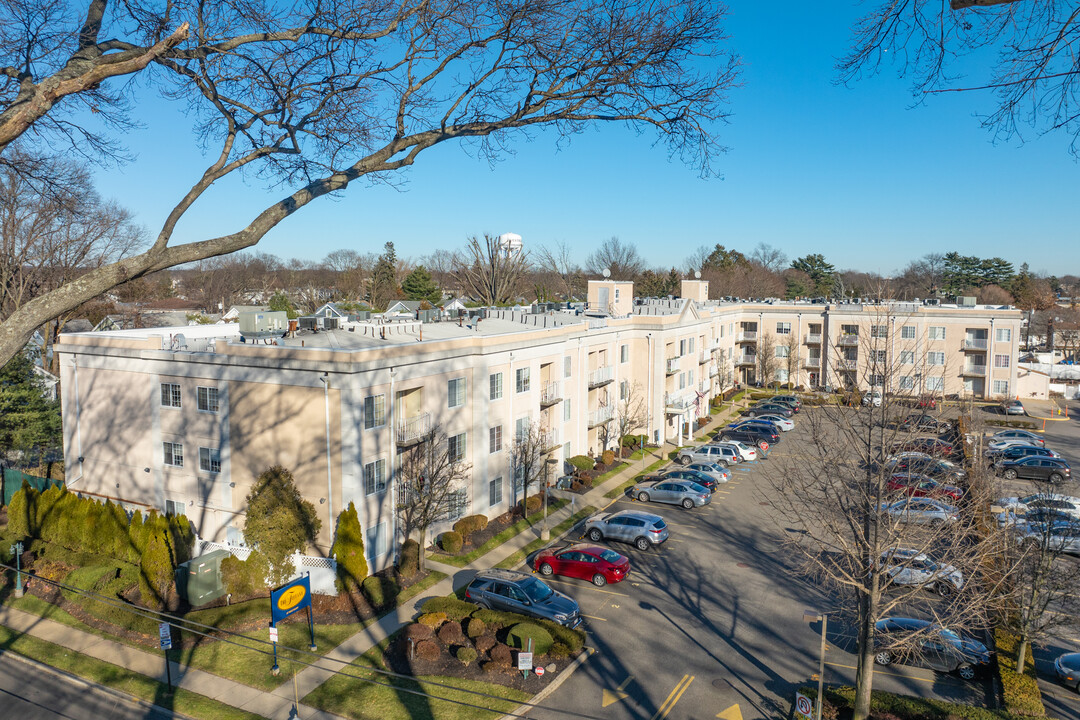 The Tiffany at Westbury in Westbury, NY - Foto de edificio