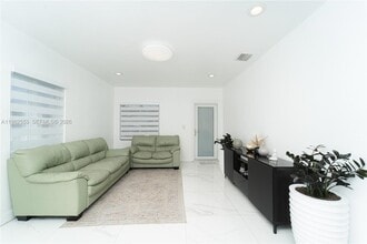 172 W 17th St in Hialeah, FL - Building Photo - Building Photo