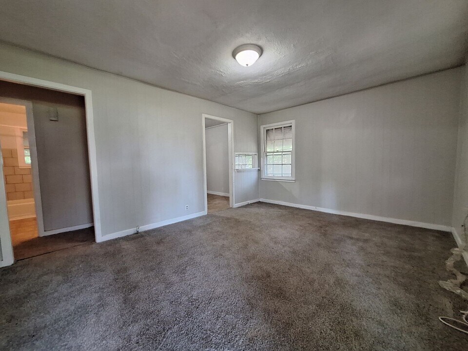 3165 S Clifton Ave in Wichita, KS - Building Photo
