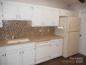 10749 Colony Woods Dr in Charlotte, NC - Building Photo - Building Photo