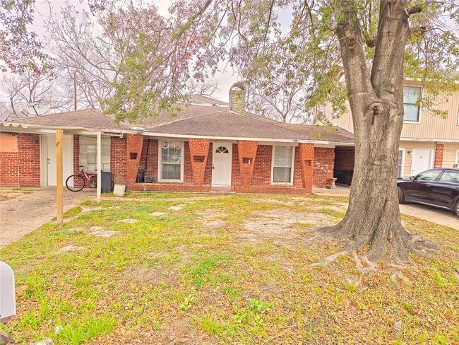 property at 2825 Cromwell St