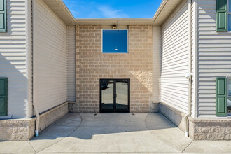 University Commons in Lemont Furnace, PA - Foto de edificio - Building Photo