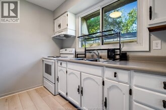 25 Hillview Crescent in Kingsville, ON - Building Photo - Building Photo