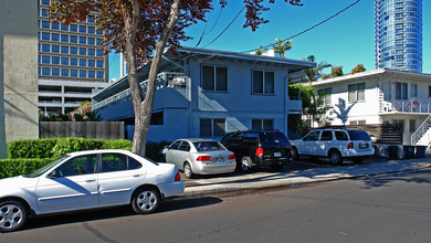 1211 Kamaile St in Honolulu, HI - Building Photo - Building Photo