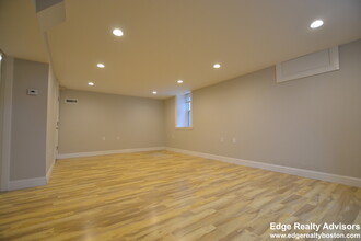 131 Summer St, Unit 1 in Watertown, MA - Foto de edificio - Building Photo