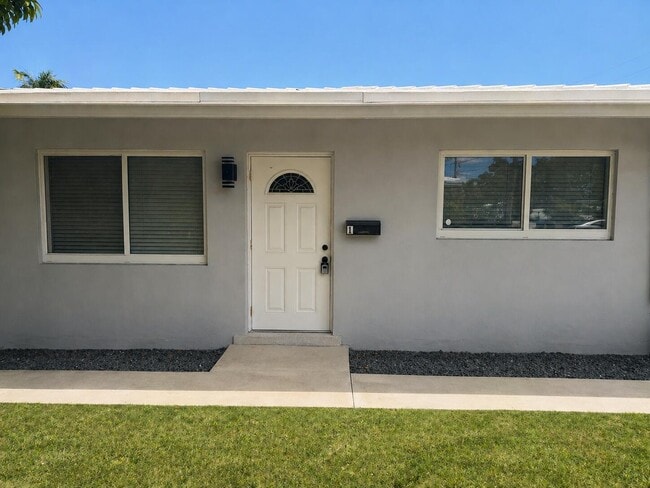 1077 NE 34th St in Oakland Park, FL - Building Photo - Building Photo
