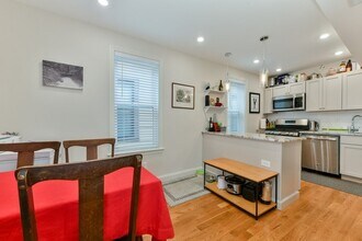 230 Saratoga St, Unit 3 in Boston, MA - Building Photo - Building Photo