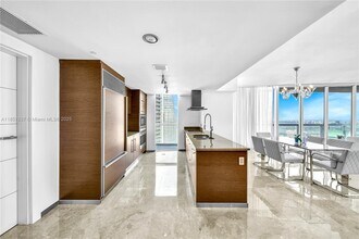 495 Brickell Ave, Unit 5302 in Miami, FL - Building Photo - Building Photo