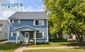 135 Barber St in Stanley, WI - Building Photo