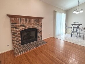 6 Cimarron Ct in Cary, IL - Building Photo - Building Photo