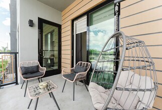 2750 Griffin Rd in Fort Lauderdale, FL - Foto de edificio - Building Photo