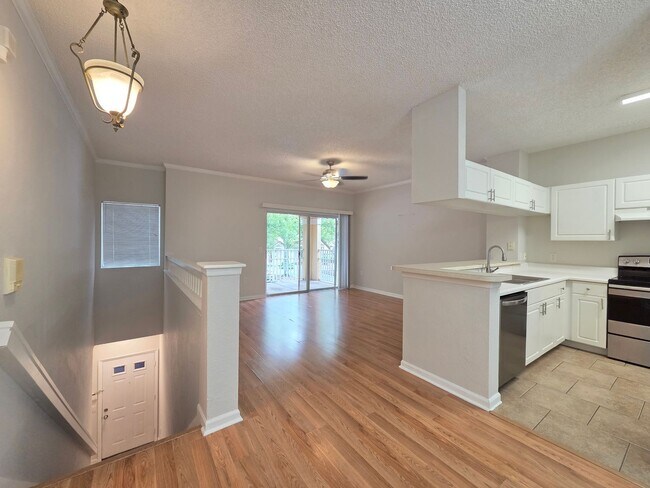 1323 Arbor Lakes Cir in Sanford, FL - Foto de edificio - Building Photo