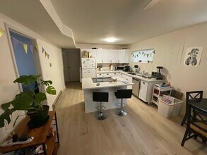 5214 Woodlawn Ave N, Unit #B in Seattle, WA - Building Photo - Building Photo