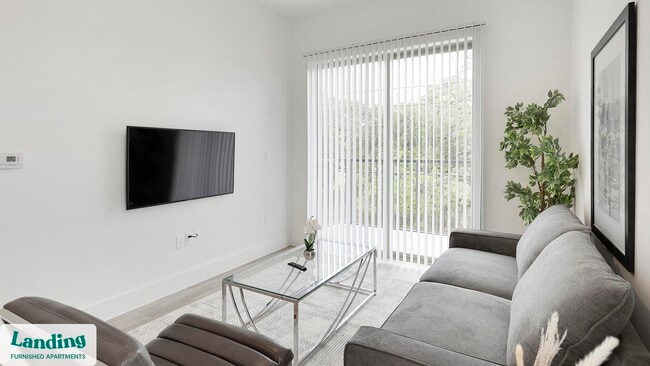 650 E Sycamore St in Denton, TX - Building Photo - Building Photo