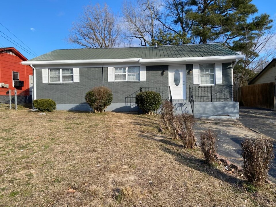 33 Hackberry Ln in Jackson, TN - Building Photo