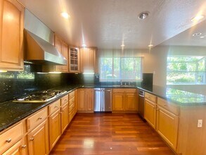 32861 Regents Blvd in Union City, CA - Building Photo - Building Photo
