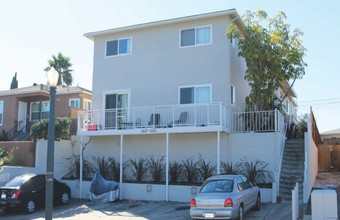 Amherst Manor Apartments in San Diego, CA - Building Photo - Building Photo