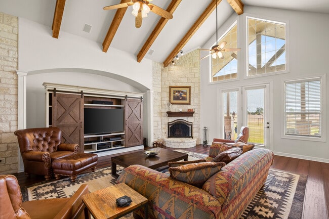140 Youngs Prairie Rd in Elgin, TX - Building Photo - Building Photo
