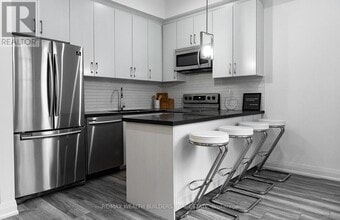 213 Jarvis St in Toronto, ON - Building Photo - Building Photo