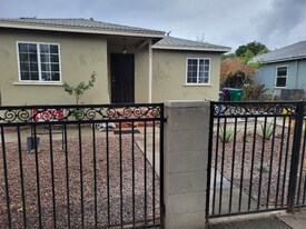 1881 Harbor Ave in Long Beach, CA - Building Photo