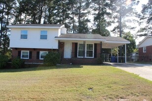 5491 Maplewood Ct in Fayetteville, NC - Building Photo