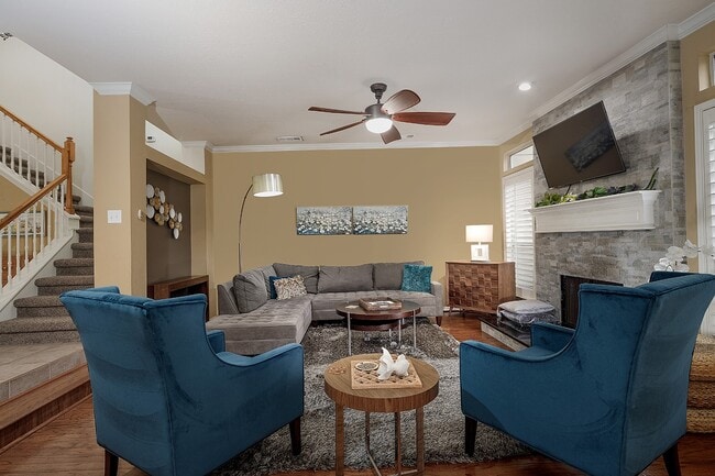 property at 110 N Valley Oaks Cir