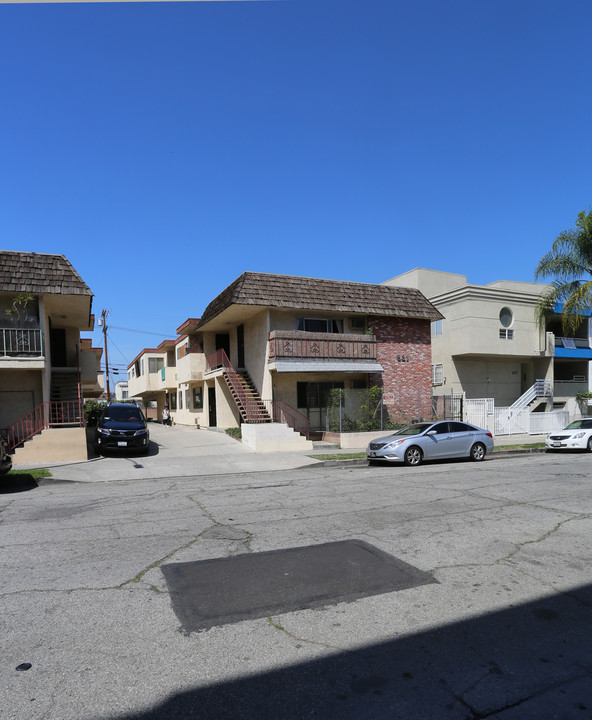 831 S Ardmore Ave in Los Angeles, CA - Building Photo