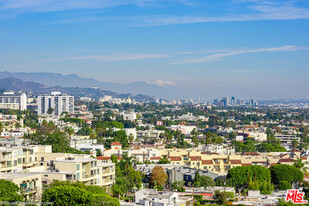 838 N Doheny Dr in West Hollywood, CA - Building Photo