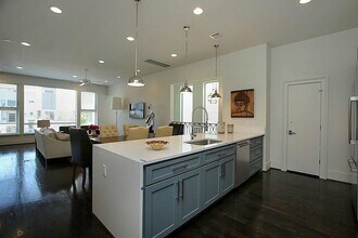 1810 Oakdale St in Houston, TX - Building Photo - Building Photo