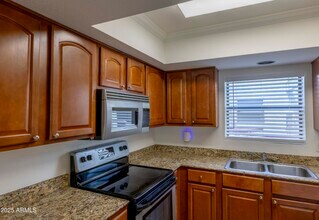 3330 W Danbury Dr in Phoenix, AZ - Building Photo - Building Photo