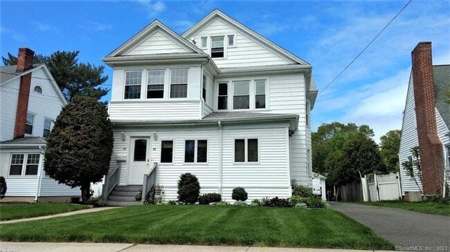 60 Woodmere Rd in West Hartford, CT - Building Photo - Building Photo