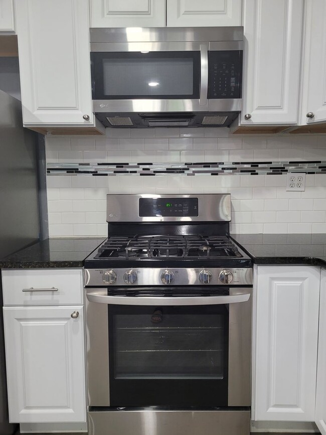 5100 Lorain Rd-Unit -Upper West (Apt. 2) in Cleveland, OH - Building Photo - Building Photo
