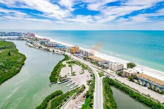 18650 Gulf Blvd in Indian Shores, FL - Building Photo - Building Photo