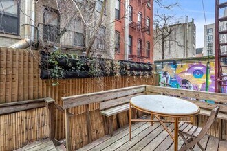 167 Mott St in New York, NY - Foto de edificio - Building Photo