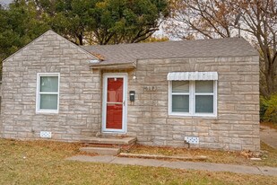 517 E Rickenbacker Dr in Midwest City, OK - Building Photo