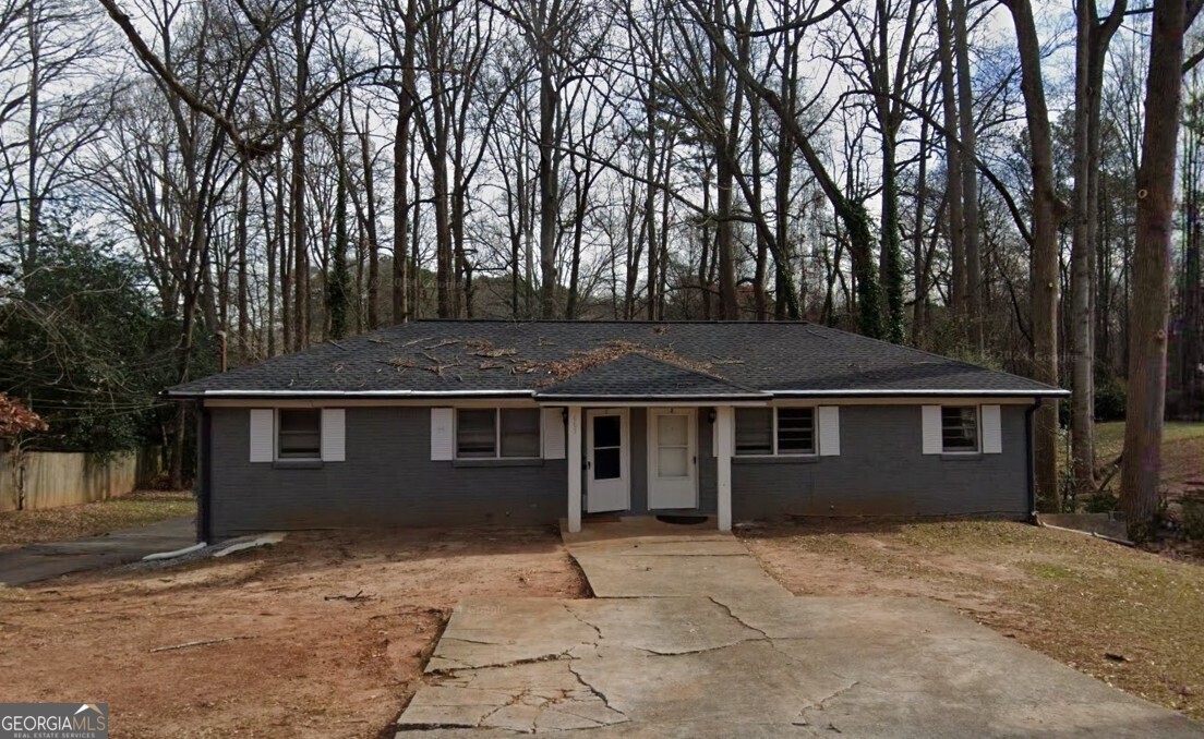 665 Barnes Dr in Mableton, GA - Building Photo