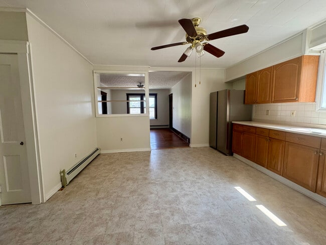 49 Middlesex St, Unit 2nd Floor in Fall River, MA - Building Photo - Building Photo