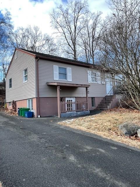 60 Kinsman Ln in West Haverstraw, NY - Building Photo