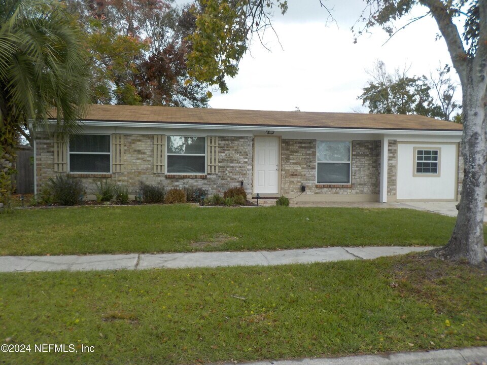 10929 Weymouth Cir N in Jacksonville, FL - Building Photo