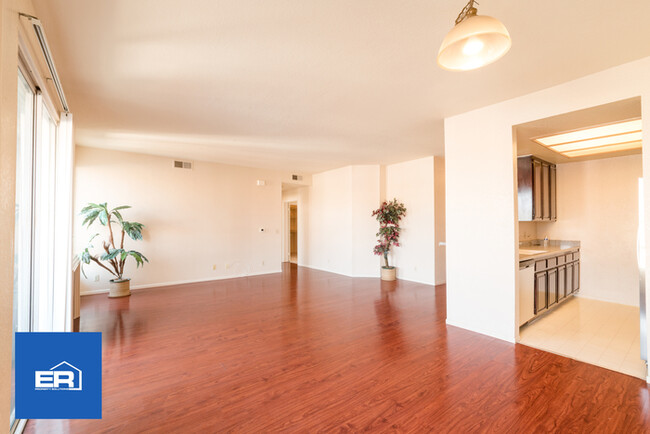 1310 N Detroit St-Unit -APT 303 in Los Angeles, CA - Building Photo - Building Photo