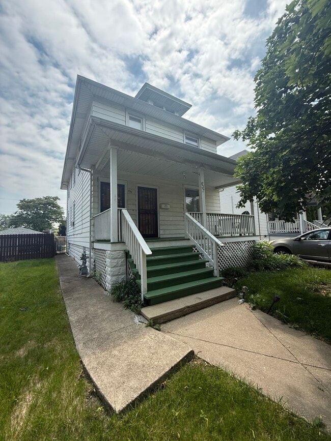 property at 637 S 14th Ave