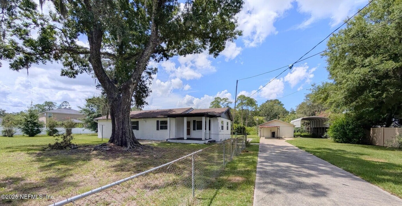 10128 Hood Rd in Jacksonville, FL - Building Photo