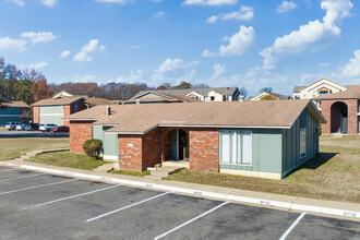 Parker Place Apartments in Russellville, AR - Building Photo - Building Photo