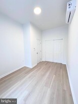 319 E Lehigh Ave in Philadelphia, PA - Building Photo