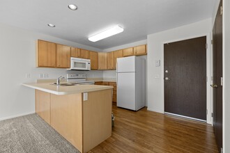 Highlands Ridge Apartments in Pierre, SD - Building Photo - Building Photo