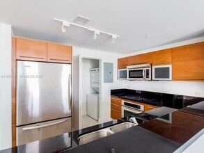 244 Biscayne Blvd Way in Miami, FL - Building Photo - Building Photo