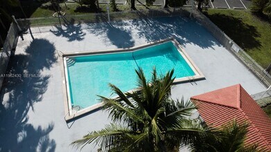 1655 W 44th Pl in Hialeah, FL - Building Photo - Building Photo