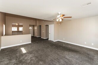 1026 Cliffbrook Hedge Ave in North Las Vegas, NV - Building Photo - Building Photo